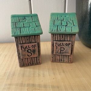 $10 SALE Salt Pepper Outhouse Full of S/P Shaker Set NWT Ceramic Rustic Vintage